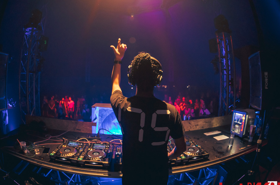 DJ AKi、ドラムンベース界最高峰のフェス『Let It Roll』を経て…… – FLOOR