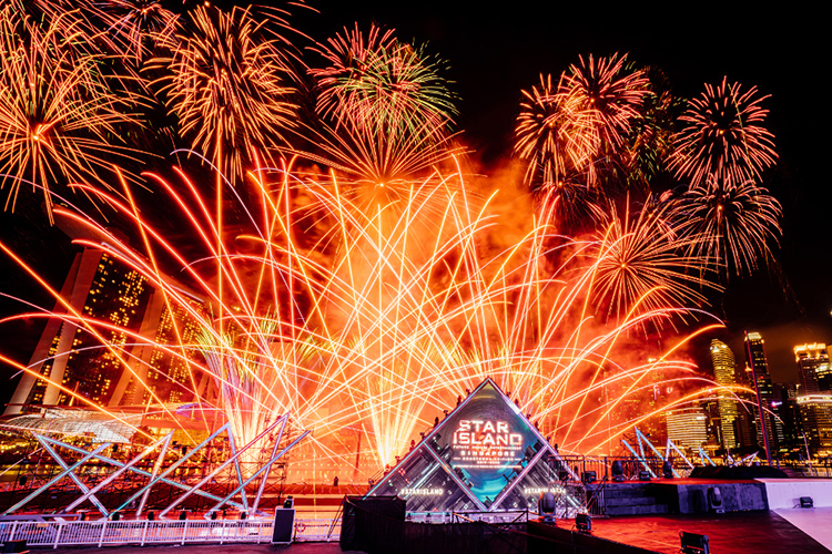 花火とドローンによる盛大な幕開け 新年を祝うstar Island Singapore開催 Floor